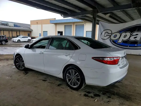 4T1BF1FK0GU582962 2016 TOYOTA CAMRY - Image 2