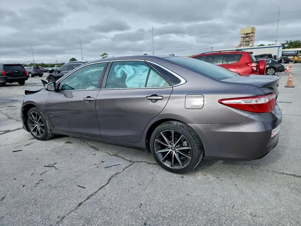 4T1BF1FK0GU589782 2016 TOYOTA CAMRY - Image 2