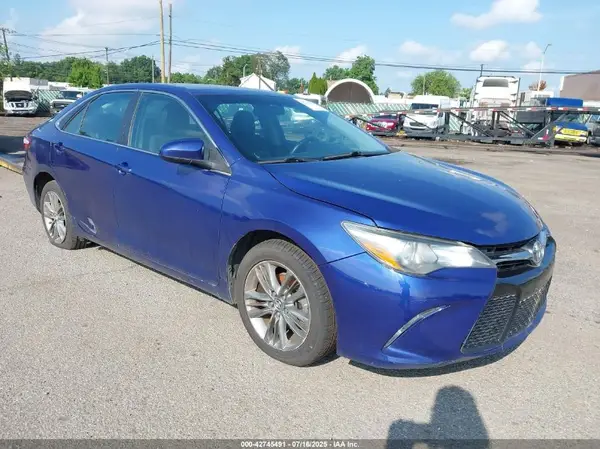 4T1BF1FK0GU601347 2016 TOYOTA CAMRY - Image 1