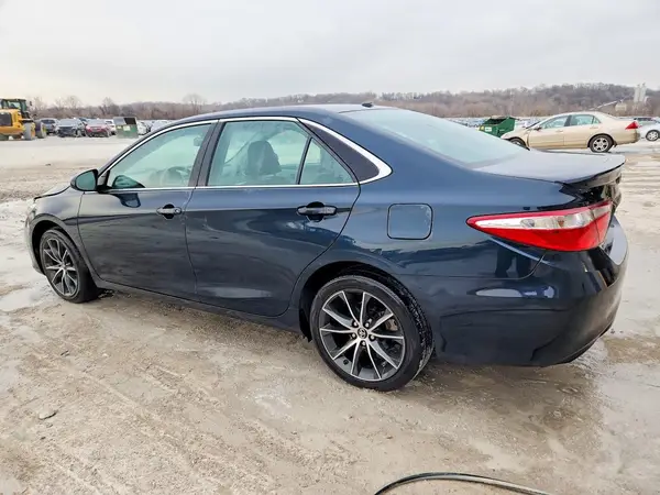 4T1BF1FK0GU603096 2016 TOYOTA CAMRY - Image 2