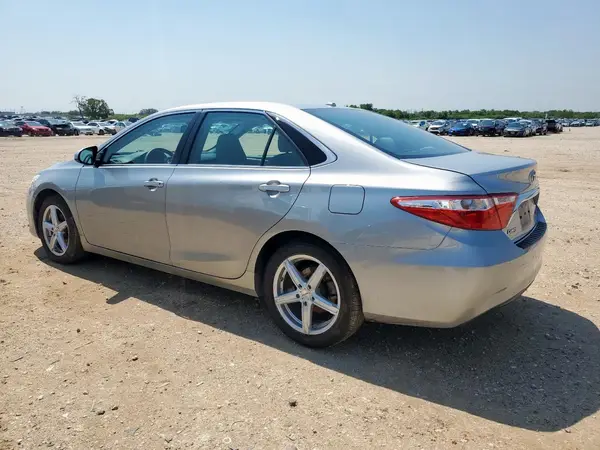 4T1BF1FK0GU604202 2016 TOYOTA CAMRY - Image 2