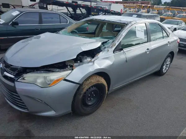 4T1BF1FK0GU606001 2016 TOYOTA CAMRY - Image 2