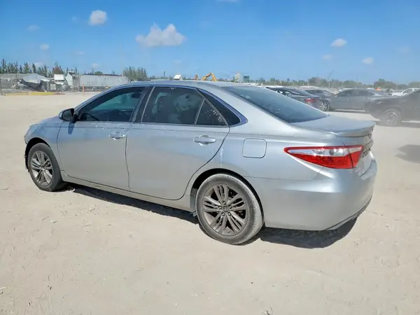 4T1BF1FK0GU608024 2016 TOYOTA CAMRY - Image 2