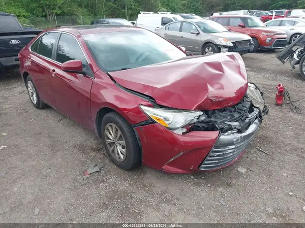 4T1BF1FK0GU608251 2016 TOYOTA CAMRY - Image 1