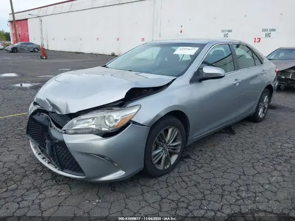 4T1BF1FK0GU611005 2016 TOYOTA CAMRY - Image 2