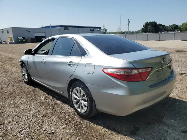 4T1BF1FK0GU613675 2016 TOYOTA CAMRY - Image 2