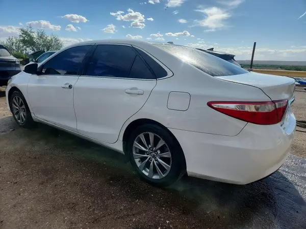 4T1BF1FK0GU615250 2016 TOYOTA CAMRY - Image 2