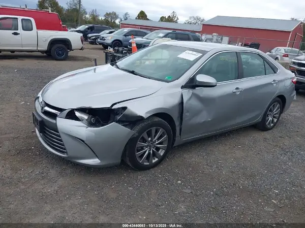 4T1BF1FK0GU615331 2016 TOYOTA CAMRY - Image 2