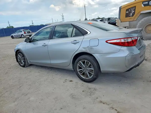 4T1BF1FK0HU268178 2017 TOYOTA CAMRY - Image 2