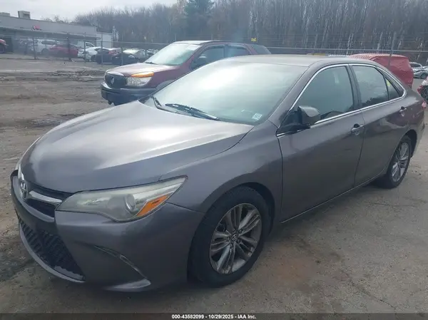 4T1BF1FK0HU268715 2017 TOYOTA CAMRY - Image 2