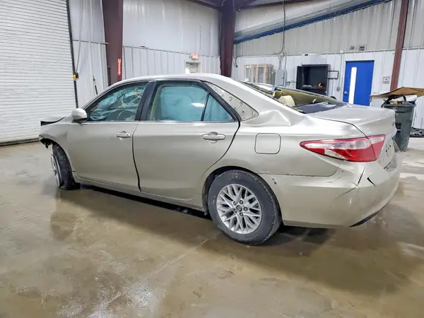 4T1BF1FK0HU268939 2017 TOYOTA CAMRY - Image 2