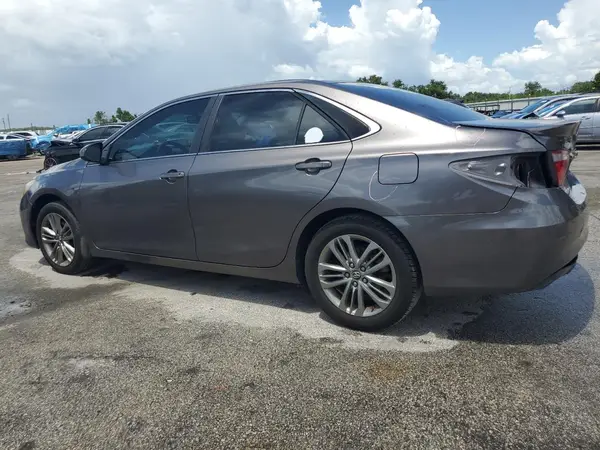 4T1BF1FK0HU271713 2017 TOYOTA CAMRY - Image 2