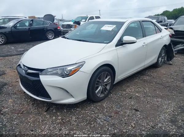 4T1BF1FK0HU272232 2017 TOYOTA CAMRY - Image 2