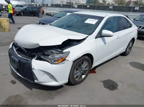 4T1BF1FK0HU272554 2017 TOYOTA CAMRY - Image 2