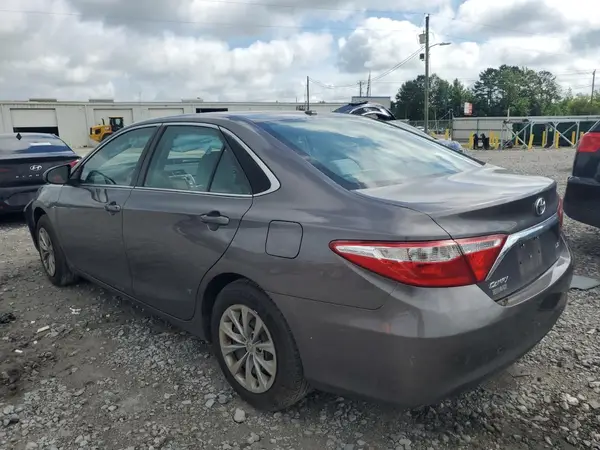 4T1BF1FK0HU272683 2017 TOYOTA CAMRY - Image 2