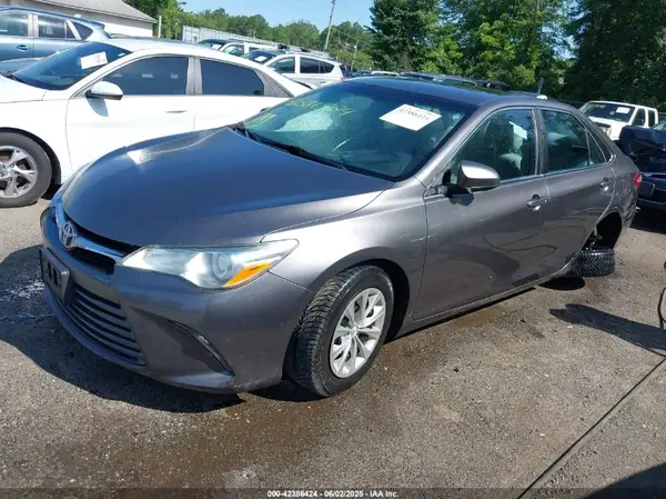 4T1BF1FK0HU273574 2017 TOYOTA CAMRY - Image 2