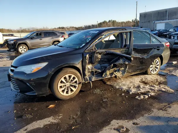 4T1BF1FK0HU274384 2017 TOYOTA CAMRY - Image 1
