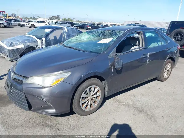 4T1BF1FK0HU274465 2017 TOYOTA CAMRY - Image 2