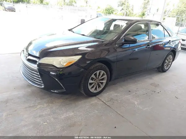 4T1BF1FK0HU277172 2017 TOYOTA CAMRY - Image 2