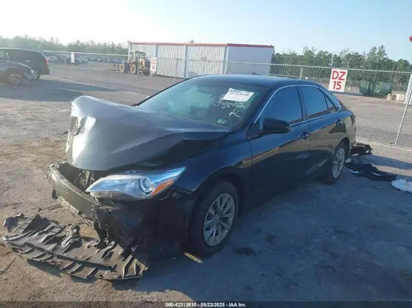 4T1BF1FK0HU277334 2017 TOYOTA CAMRY - Image 2