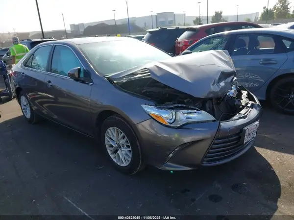 4T1BF1FK0HU278807 2017 TOYOTA CAMRY - Image 1