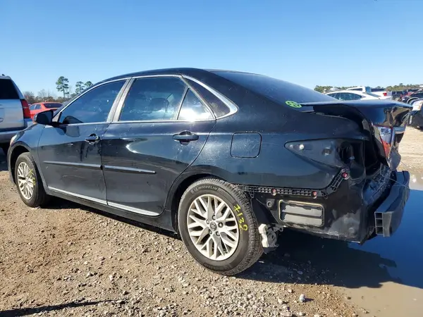 4T1BF1FK0HU280606 2017 TOYOTA CAMRY - Image 2