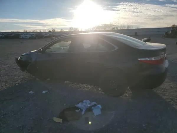 4T1BF1FK0HU282565 2017 TOYOTA CAMRY - Image 2