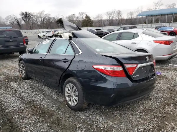 4T1BF1FK0HU285143 2017 TOYOTA CAMRY - Image 2
