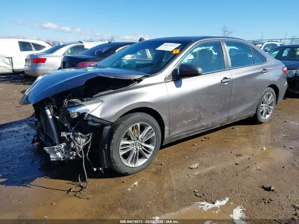 4T1BF1FK0HU285515 2017 TOYOTA CAMRY - Image 2