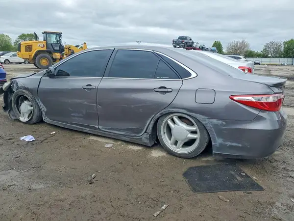 4T1BF1FK0HU285899 2017 TOYOTA CAMRY - Image 2