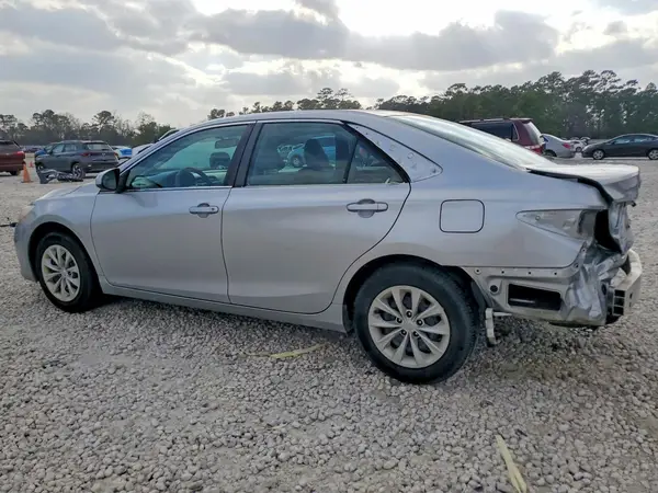4T1BF1FK0HU288964 2017 TOYOTA CAMRY - Image 2