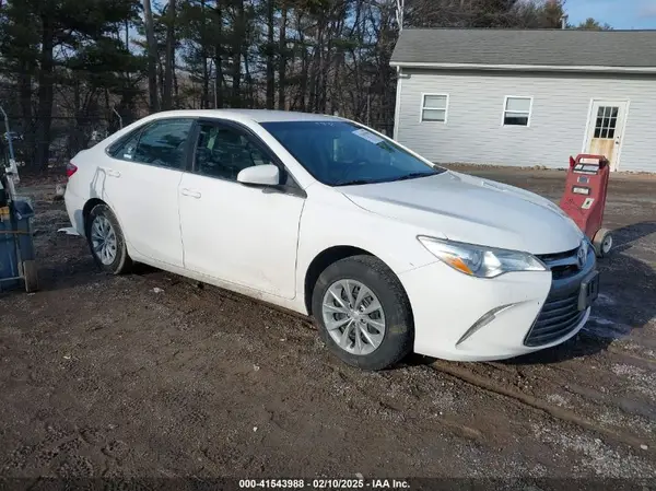 4T1BF1FK0HU289807 2017 TOYOTA CAMRY - Image 1