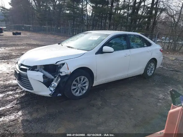 4T1BF1FK0HU289807 2017 TOYOTA CAMRY - Image 2