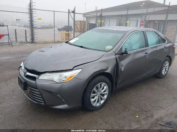 4T1BF1FK0HU292335 2017 TOYOTA CAMRY - Image 2