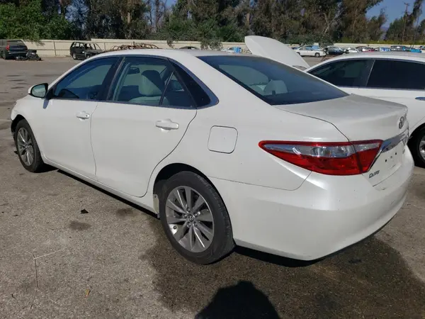 4T1BF1FK0HU294179 2017 TOYOTA CAMRY - Image 2