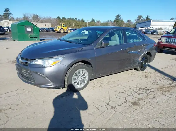 4T1BF1FK0HU294568 2017 TOYOTA CAMRY - Image 2