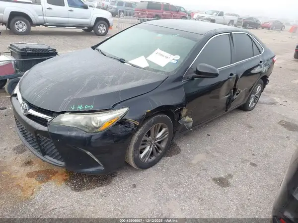 4T1BF1FK0HU294649 2017 TOYOTA CAMRY - Image 2