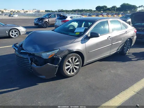 4T1BF1FK0HU295431 2017 TOYOTA CAMRY - Image 2