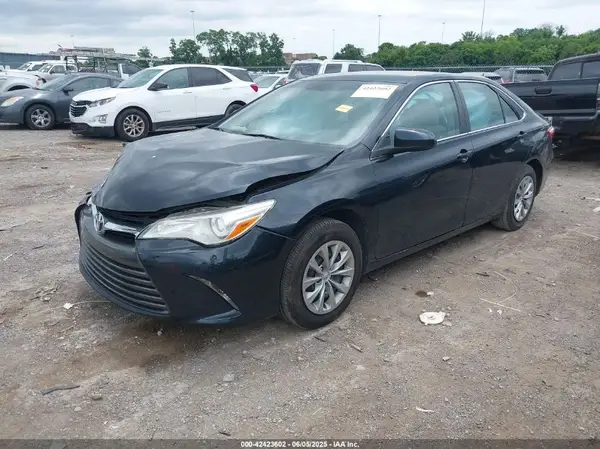 4T1BF1FK0HU296031 2017 TOYOTA CAMRY - Image 2