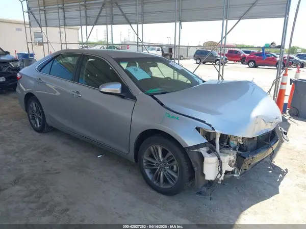4T1BF1FK0HU299107 2017 TOYOTA CAMRY - Image 1