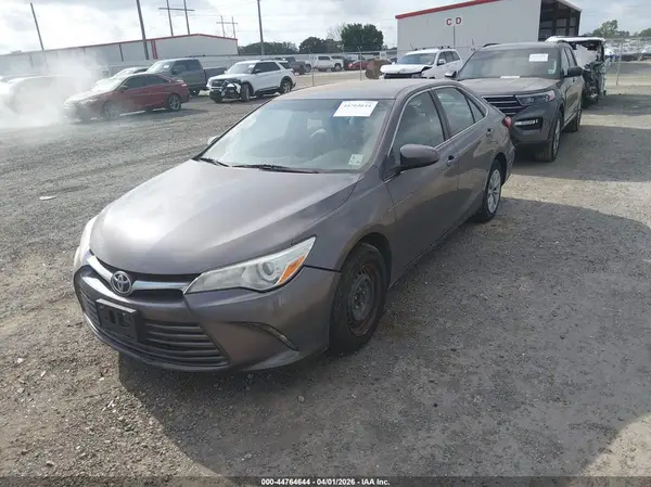 4T1BF1FK0HU299348 2017 TOYOTA CAMRY - Image 2