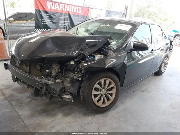4T1BF1FK0HU299477 2017 TOYOTA CAMRY - Image 2
