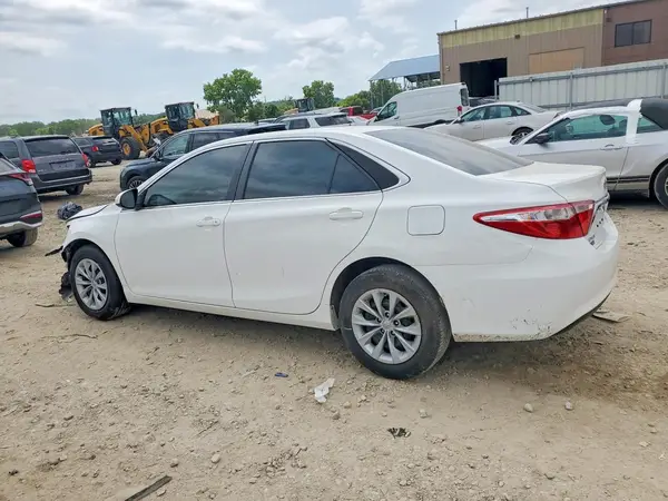 4T1BF1FK0HU300627 2017 TOYOTA CAMRY - Image 2