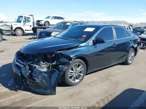 4T1BF1FK0HU302393 2017 TOYOTA CAMRY - Image 2