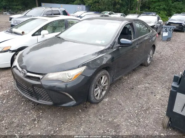 4T1BF1FK0HU302569 2017 TOYOTA CAMRY - Image 2