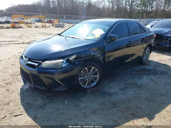 4T1BF1FK0HU303186 2017 TOYOTA CAMRY - Image 2