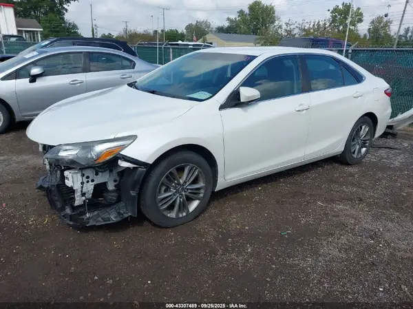 4T1BF1FK0HU304936 2017 TOYOTA CAMRY - Image 2