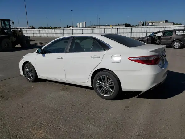 4T1BF1FK0HU305200 2017 TOYOTA CAMRY - Image 2