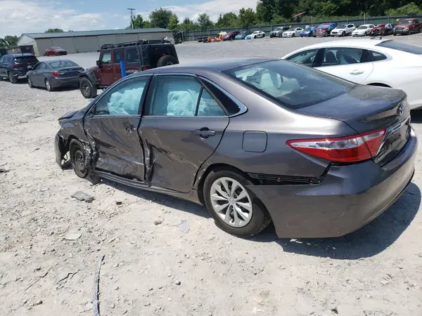 4T1BF1FK0HU305648 2017 TOYOTA CAMRY - Image 2