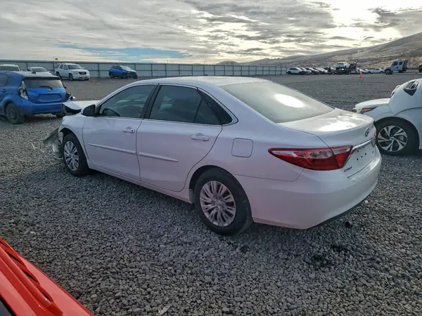 4T1BF1FK0HU307870 2017 TOYOTA CAMRY - Image 2